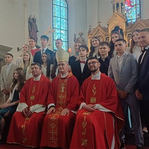 Homilija nadbiskupa Kutleše na podjeljivanju sv. potvrde u Župi sv. Anastazije u Samoboru